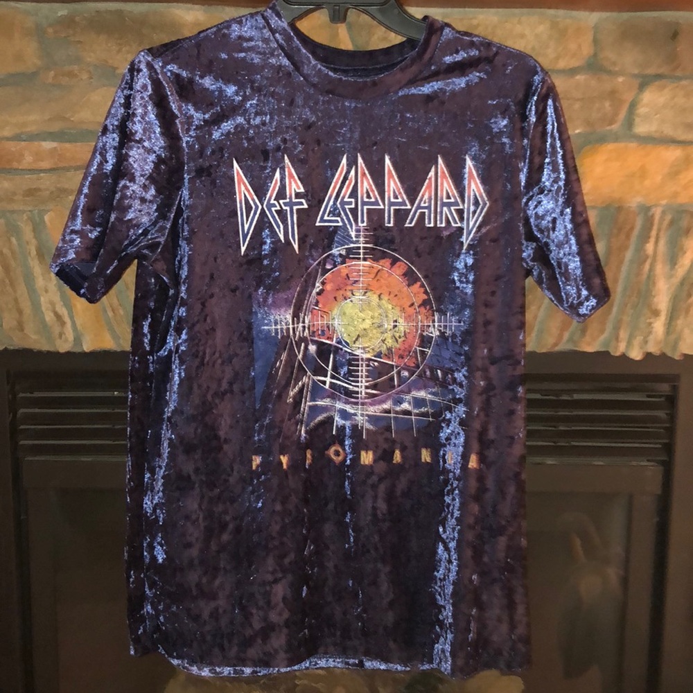 Def Leppard velvet band tee